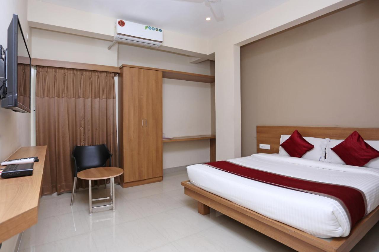 Oyo 6447 Samasth Rooms And Suites マイソール エクステリア 写真